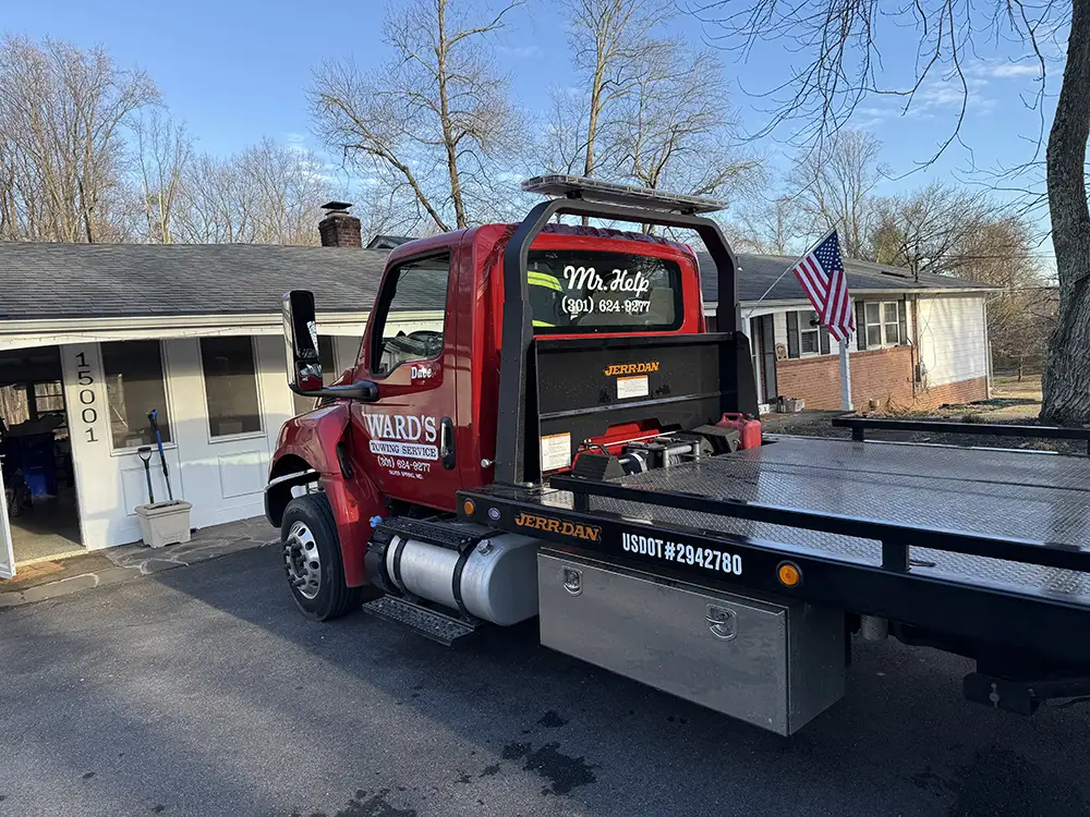 Tow truck and service scene